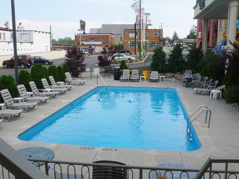 Niagara Plaza Hotel By Fairbridge Екстер'єр фото