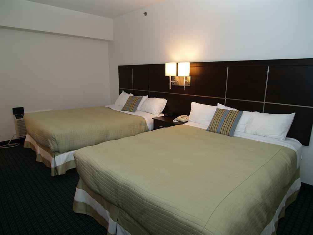 Niagara Plaza Hotel By Fairbridge Екстер'єр фото